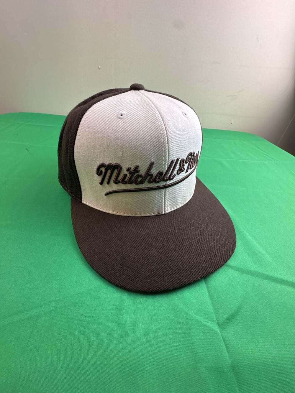 Mitchell & Ness Script Logo Two-Tone Fitted Hat Brown and Cream size 8
